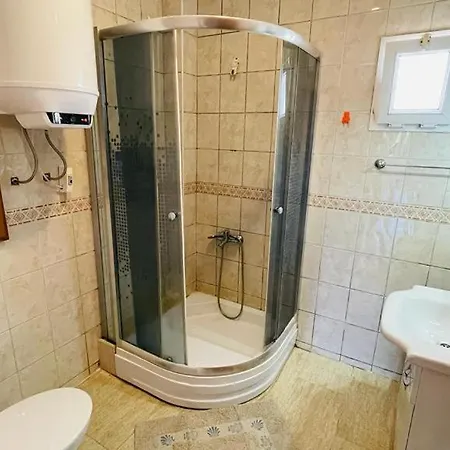 Apartament Yalikavak Marina'nin Hemen Yaninda 3+1 Esyali Ev